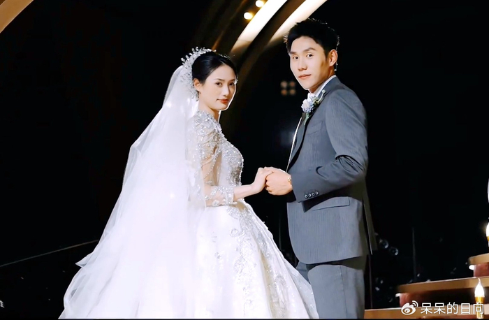 九游体育官方网站-中国又一世界冠军大婚，与娇妻甜蜜热吻，28岁喜迎事业爱情双丰收|罗帅|现代五项|曹忠荣|张晓楠|全运会_新浪体育_新浪新闻