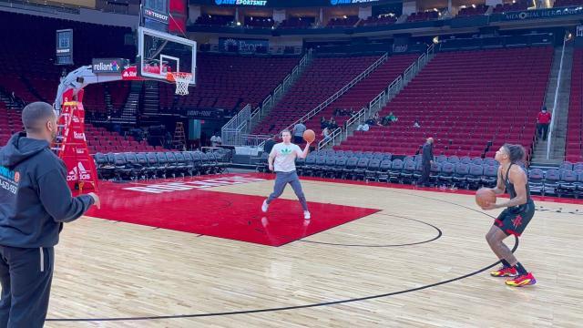 九游体育app下载-火箭榜眼格林崛起背后：库里提建议 苦练提升投篮